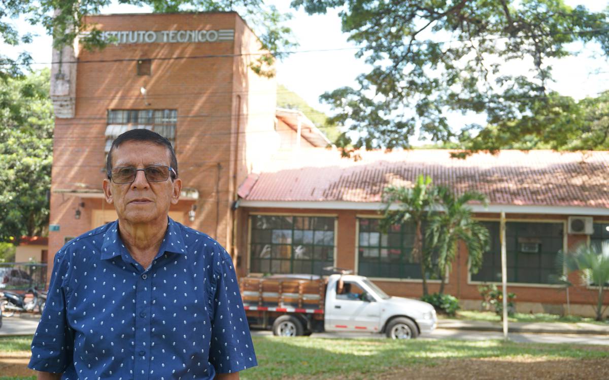 Luis Alberto Sandoval Santacruz: Un faro de luz en la educación