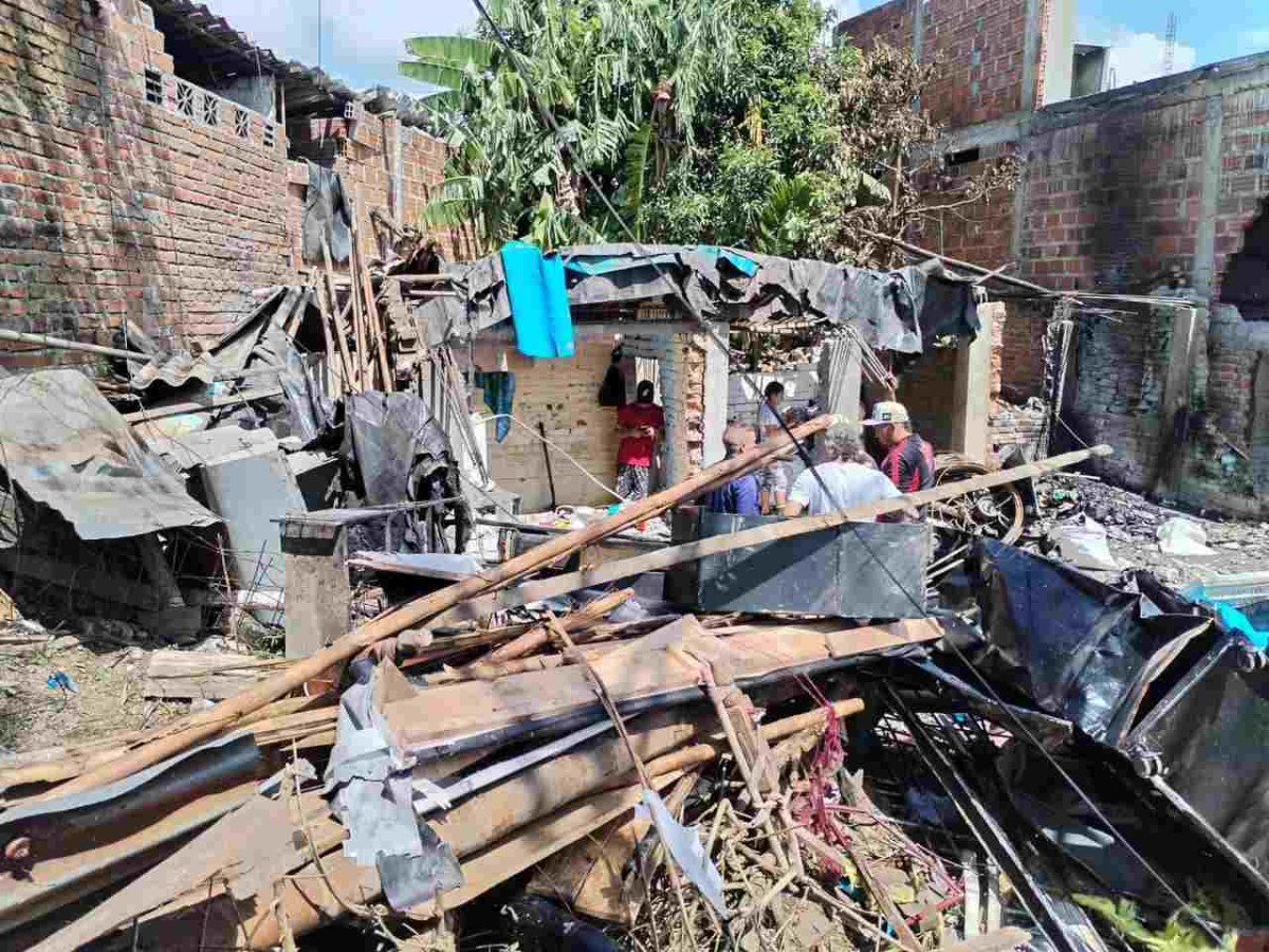 Explosión en polvorería de Zarzal deja siete heridos y 30 viviendas dañadas. Redacción Cali por Juan Cuesta. Fotos.