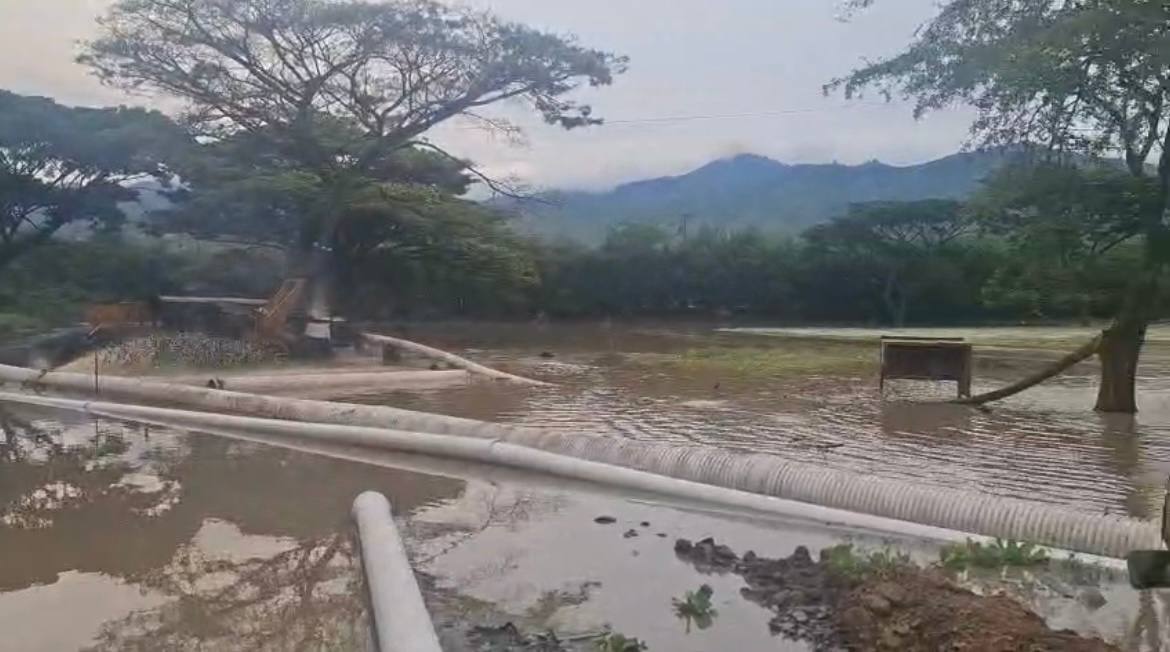 Inundaciones ordenan cerrar temporalmente vía Cali - Yumbo Inundaciones ordenan cerrar temporalmente vía Cali - Yumbo