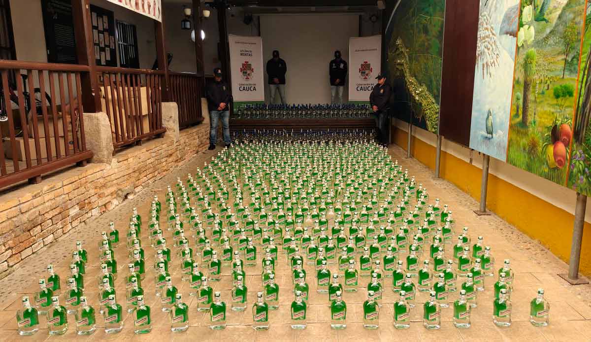 GOLPE-AL-CONTRABANDO-EN-EL-CAUCA-INCAUTAN-LICOR-DE-CONTRABANDO-Y-ADULTERADO1.jpg