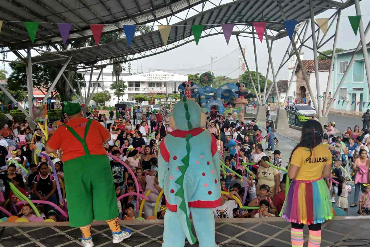 Policia-de-Infancia-y-Adolescencia-realiza-campana-preventiva-en-Valle.jpg