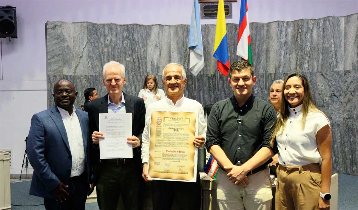 Concejo-de-Cali-condecora-a-Panaderia-Kuty-por-sus-40-anos2.jpg