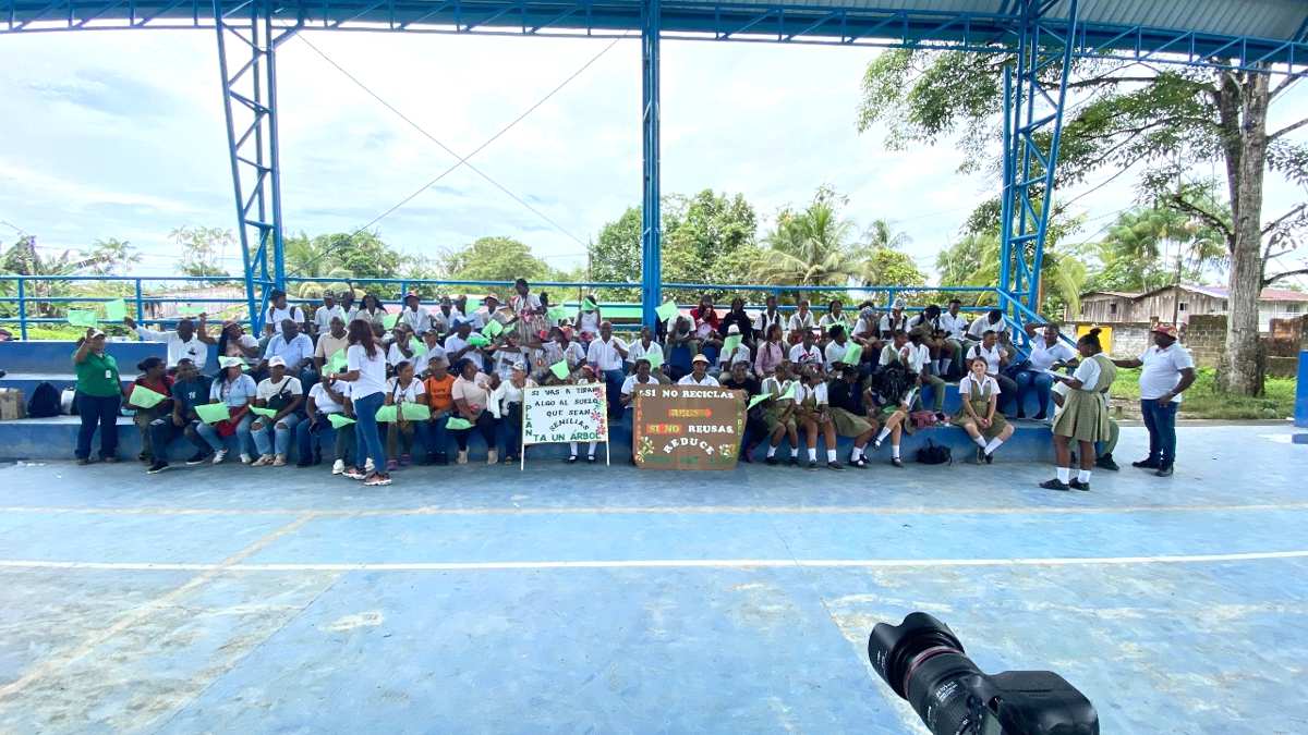 Guapi reverdece con sembratón comunitaria