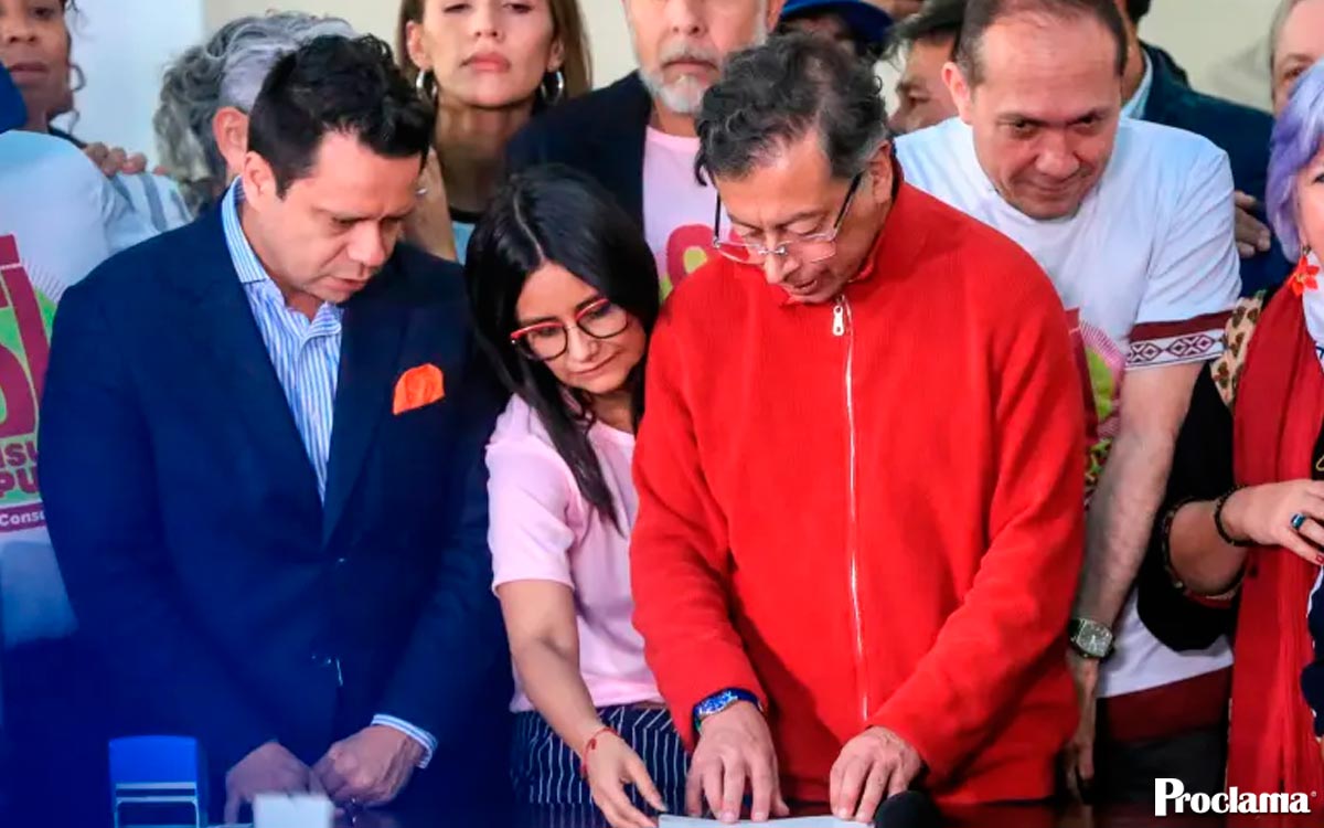 Mantener-la-iniciativa-politica-con-la-Consulta-Popular-ahora-por-firmas.jpg