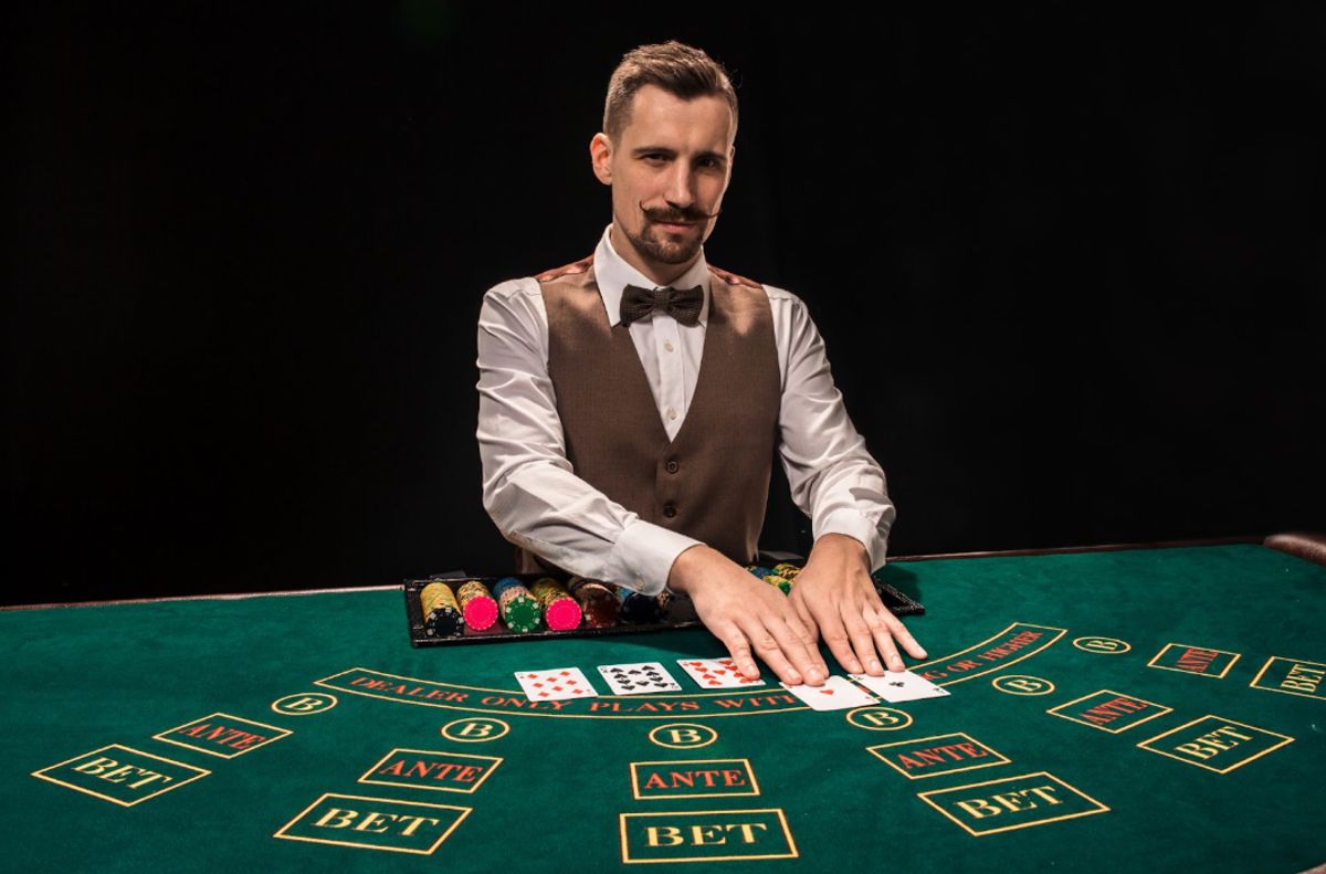 Mesas-legendarias-por-que-los-clasicos-del-casino-siguen-atrapando-generacion-tras-generacion.jpg