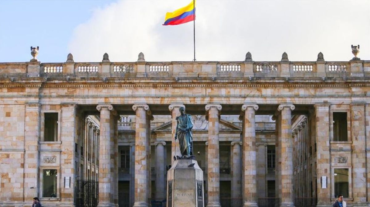 Parlamentar-es-hablar-el-silencio-no-representa.jpg