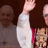 EL PAPA EN EL MUNDO Y UNA VERGÜENZA EN COLOMBIA
