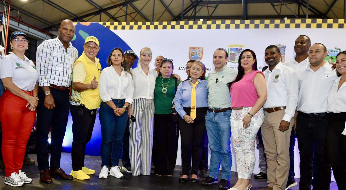 Alcaldes-firman-acuerdo-de-movilidad-regional-sin-fronteras.jpg