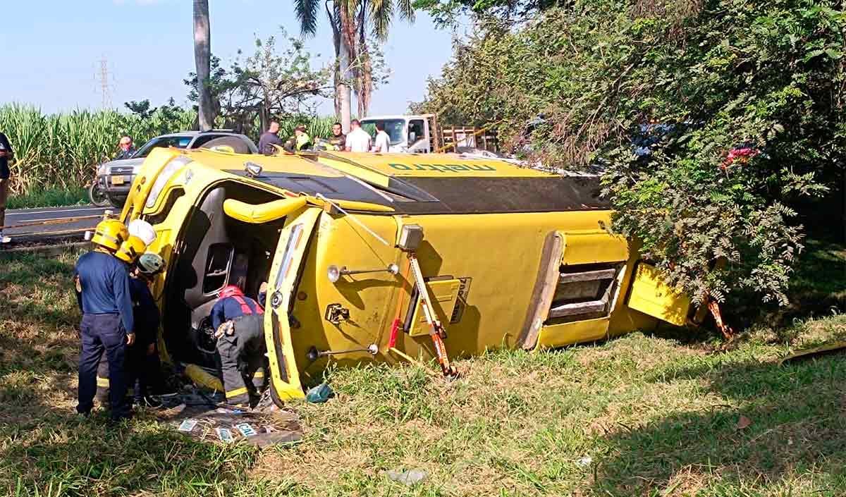 Bus-intermunicipal-se-accidenta-en-vía-Cali–Palmira Bus-intermunicipal-se-accidenta-en-vía-Cali–Palmira