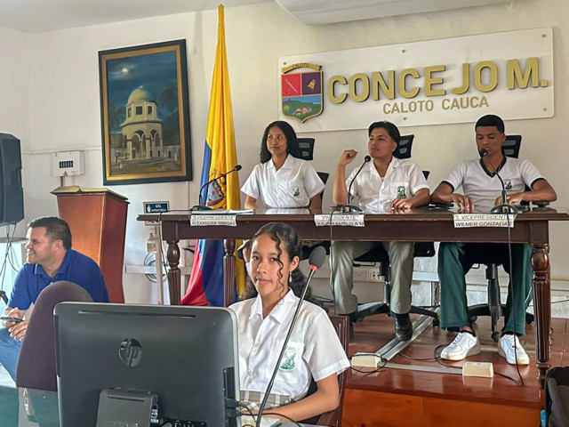 Concejo de Caloto dialoga con estudiantes sobre democracia6 Concejo de Caloto dialoga con estudiantes sobre democracia6