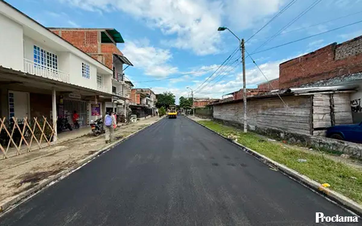 Habitantes-de-Mariano-Ramos-reciben-nueva-pavimentacion-vial.jpg