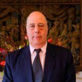 La embajada problemática