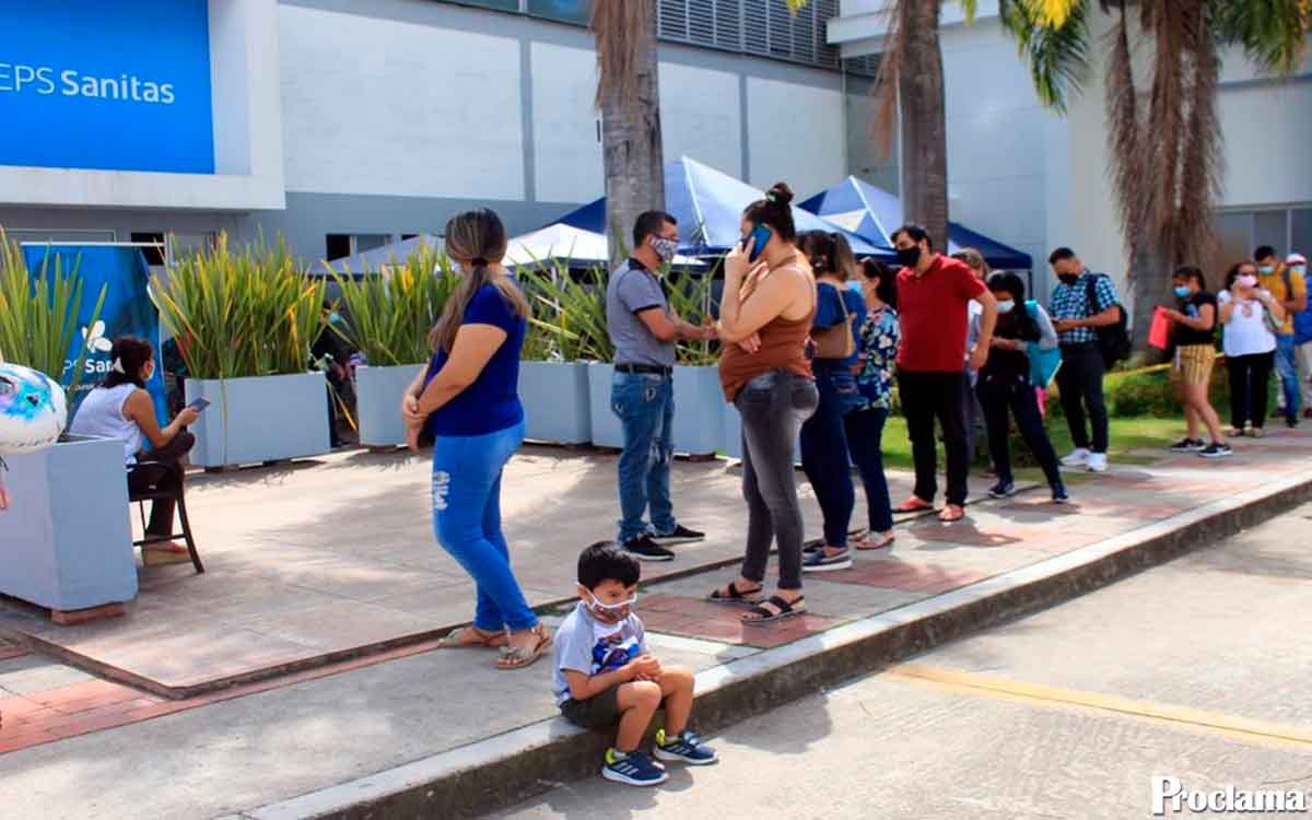 La-salud-de-los-colombianos-esta-en-cuidados-intensivos.jpg