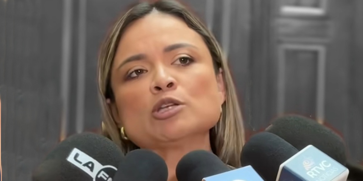Una perfecta desconocida con título de Honorable Representante