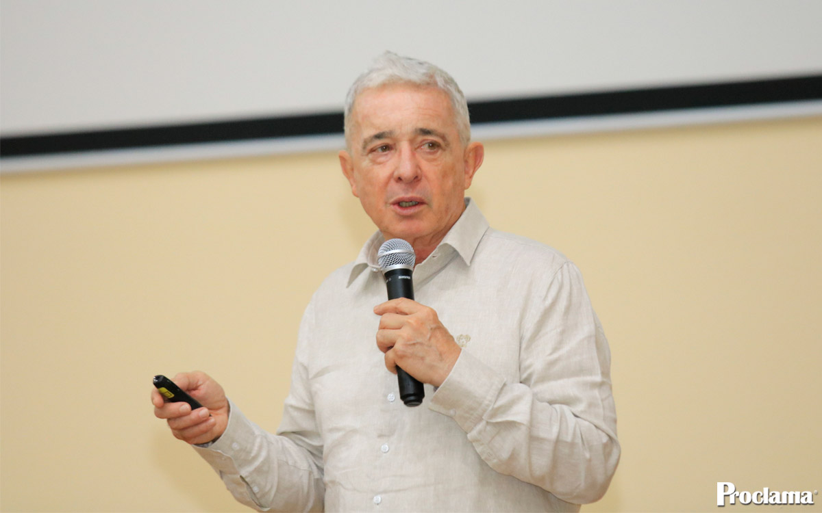 Uribe-descarta-ser-formula-vicepresidencial-2.jpg