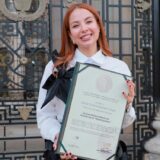 Victoria Guzmán recibe distinción nacional por gestión social