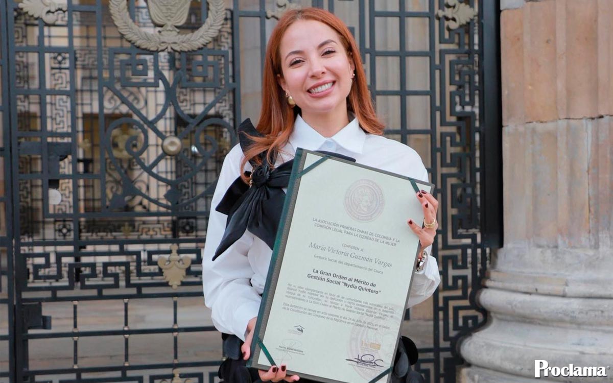 Victoria-Guzman-recibe-distincion-nacional-por-gestion-social.jpg