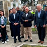 Álvaro Uribe visita tumba de Miguel Uribe