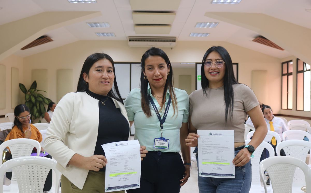 Comfacauca-entrega-76-subsidios-de-vivienda.jpg