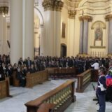El oportunismo tétrico de convertir el duelo en candidatura