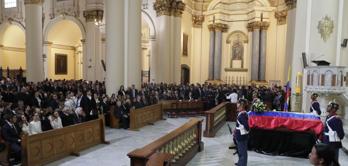 El-oportunismo-tetrico-de-convertir-el-duelo-en-candidatura.jpg