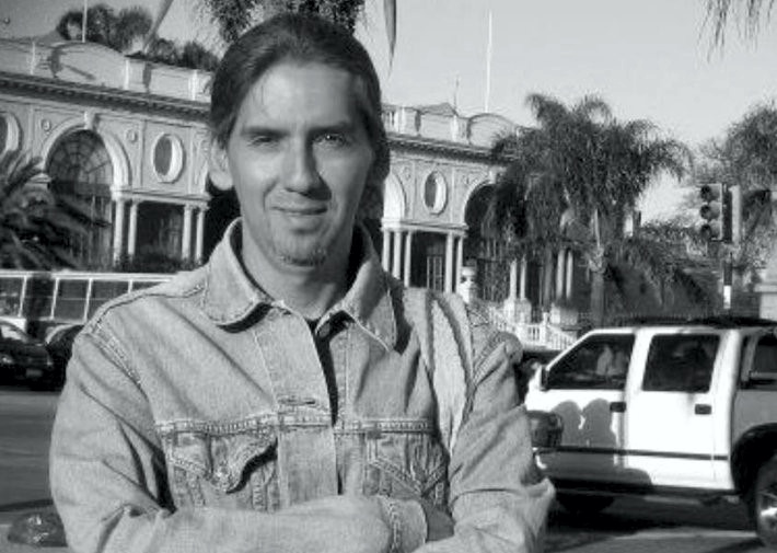 Felipe-Garcia-Quintero-gana-el-III-Premio-Iberoamericano-de-Poesia-Jose-Santos-Chocano.jpg