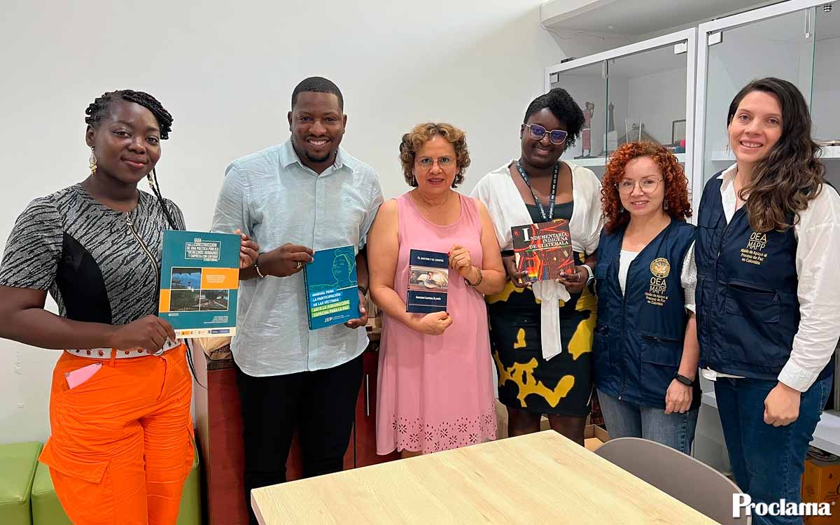 OEA-entrega-371-libros-a-organizaciones-del-Choco.jpg