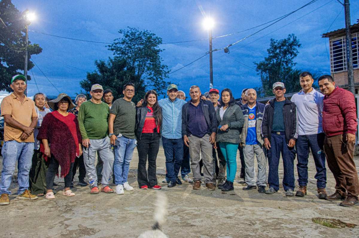 Popayán instala luminarias para mejorar seguridad comunitaria