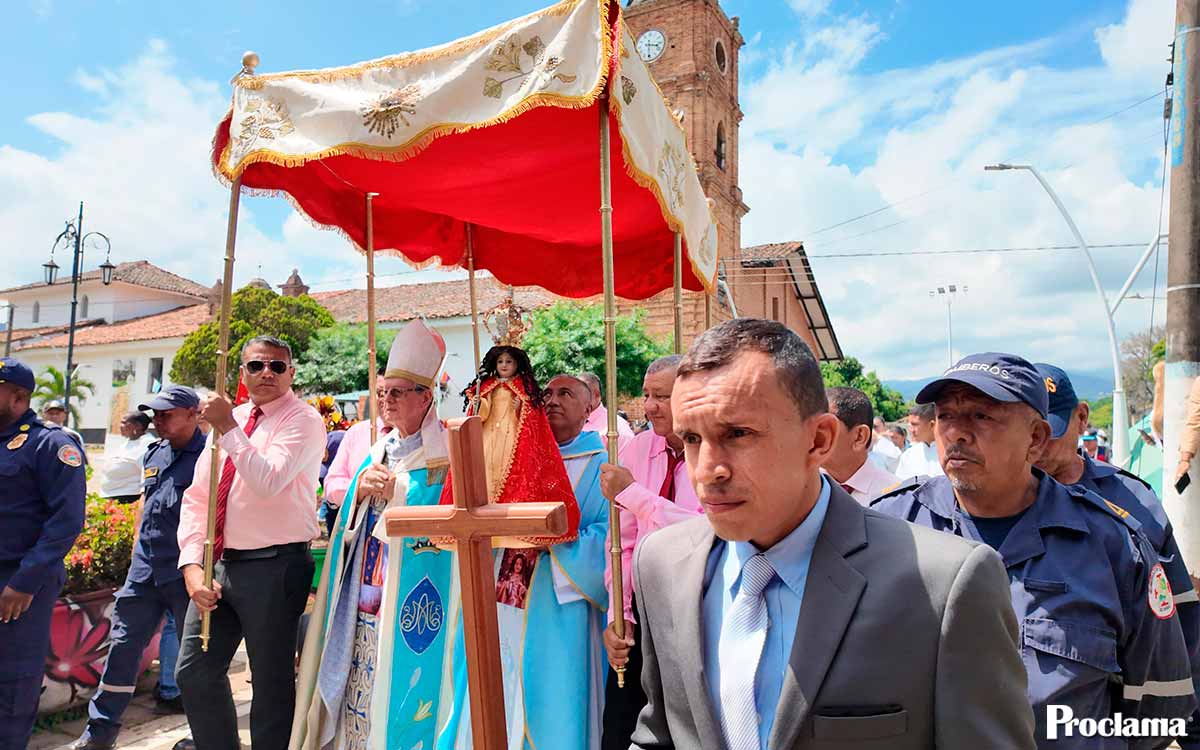 Cinco-mil-fieles-acompanaron-a-la-Nina-Maria-en-Caloto.jpg