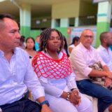 Francia Márquez y Grijalba entregan nueva cubierta escolar