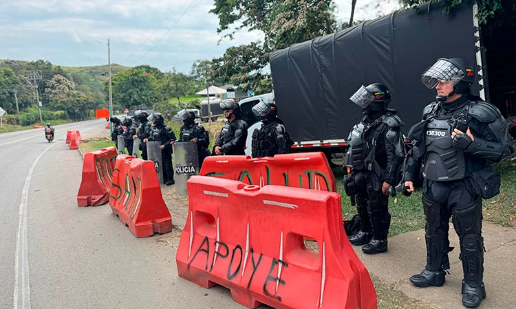 Gremios-del-suroccidente-cada-vez-mas-afectados-por-bloqueos-en-la-Via-Panamericana.webp