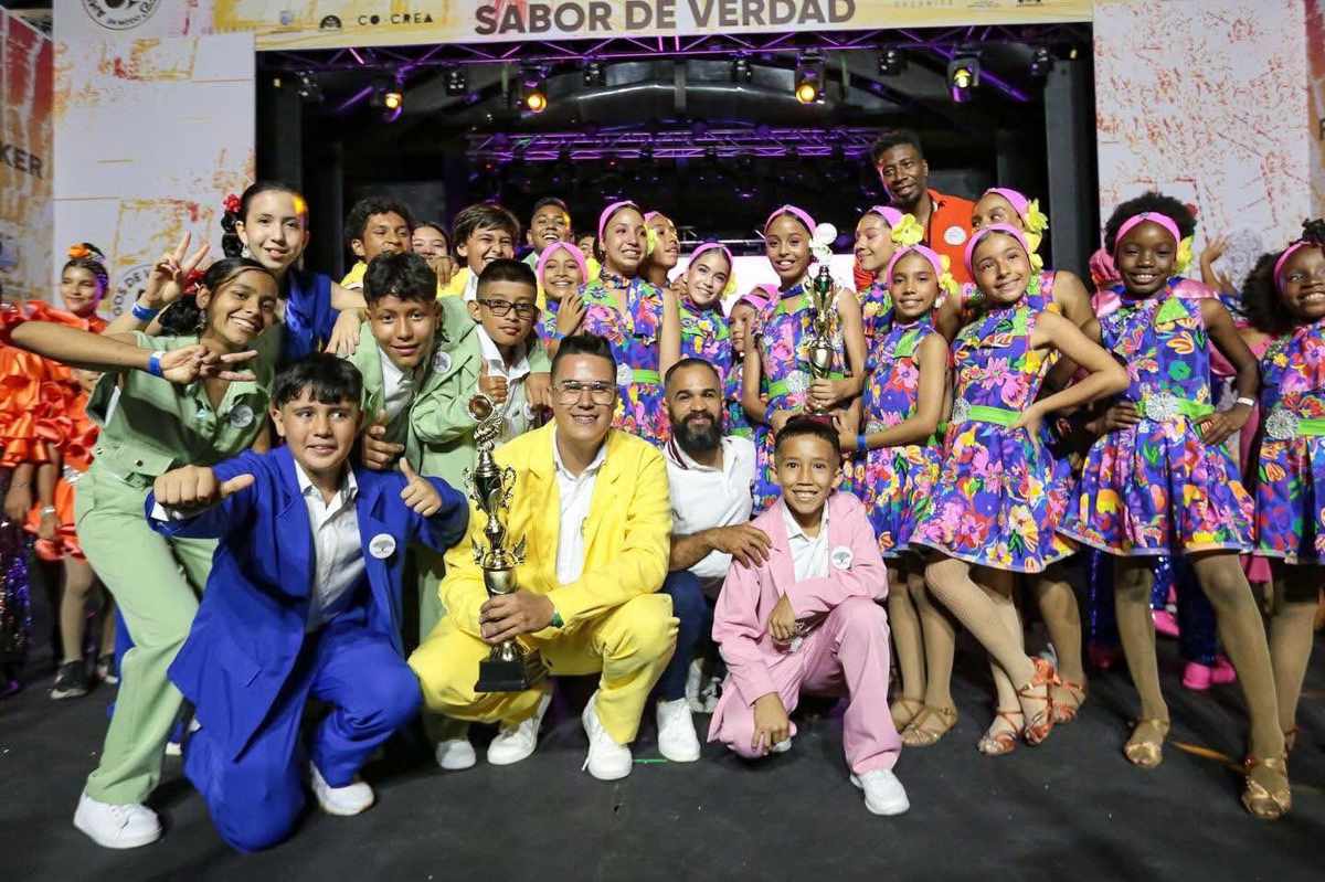 Mini-Sabor-Latino-y-la-Chiqui-Banda-campeones-en-Cali2.jpg
