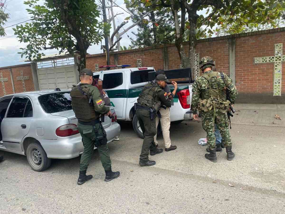Operativos-conjuntos-de-la-fuerza-publica-recuperan-confianza-en-Guachene.jpg