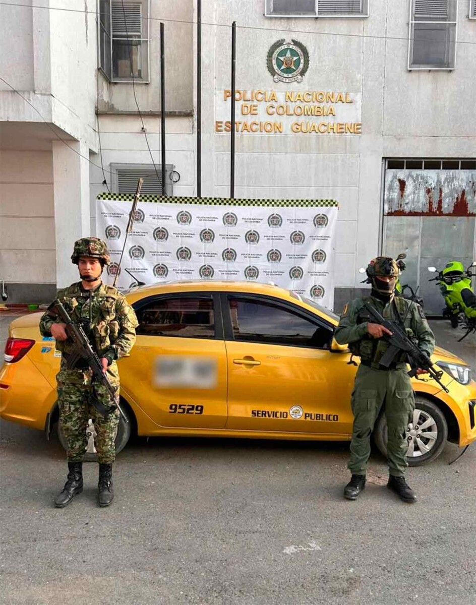 Taxi-hurtado-fue-recuperado-por-Ejercito-y-Policia-en-Guachene.jpg