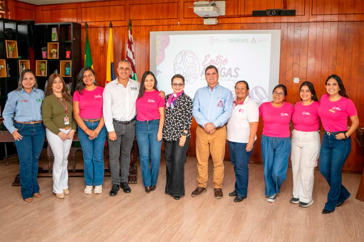Caficultores-analizan-nuevas-variedades-y-preparan-encuentro-de-mujeres-en-el-cafe.jpg