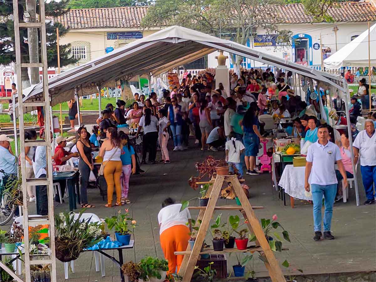 Corinto-celebro-con-exito-su-Mercado-Campesino4.jpg