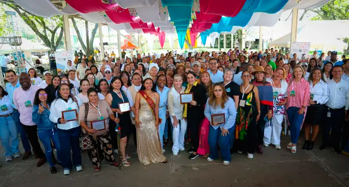 Gobernadora-del-Valle-reconoce-a-Mujeres-Rurales-en-Tulua4.jpg