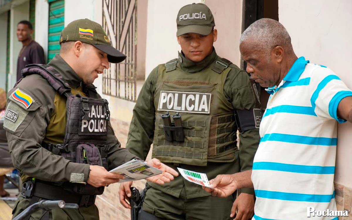 Policia-visita-escuelas-y-comercios-de-Guachene-2.jpg