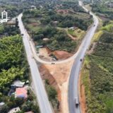Bloqueos prediales y postes a medio montar frenan avance de la doble calzada Popayán–Santander de Quilichao