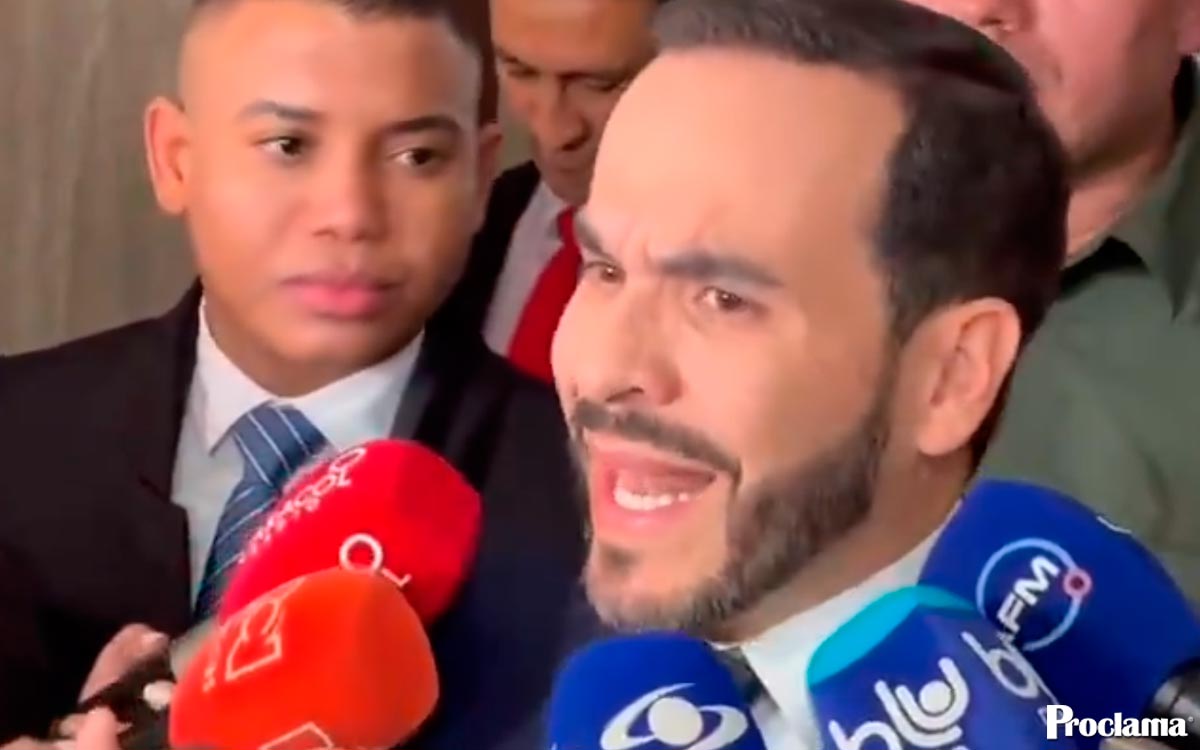 De-la-Espriella-denuncia-a-Petro-por-traicion-a-la-patria-3.jpg