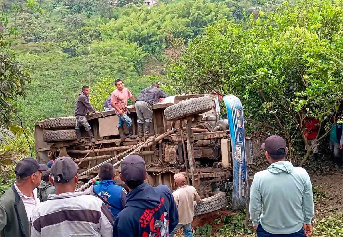 Grave-accidente-de-chiva-en-Miranda-Cauca.jpg
