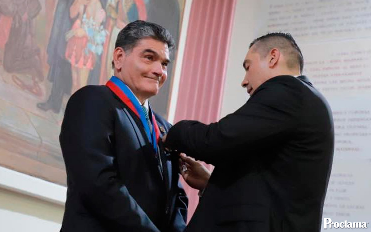 Gregorio-Eljach-recibe-distinciones-en-el-Cauca.jpg