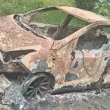 Dos cuerpos calcinados aparecen en vehículo en Guachené