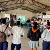 Guachené orienta a jóvenes de La Cabaña