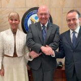 John McNamara dialoga con autoridades del Valle