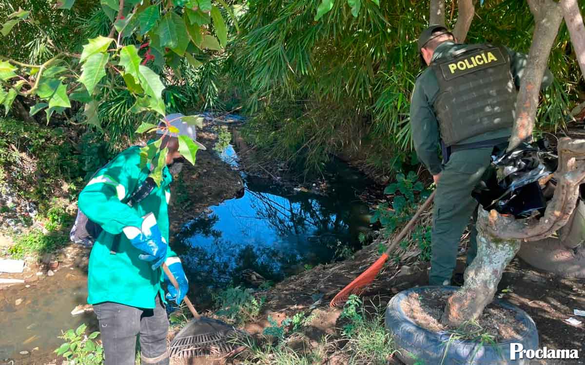 Policia-y-comunidad-recuperan-entorno-de-Agua-Clara.jpg