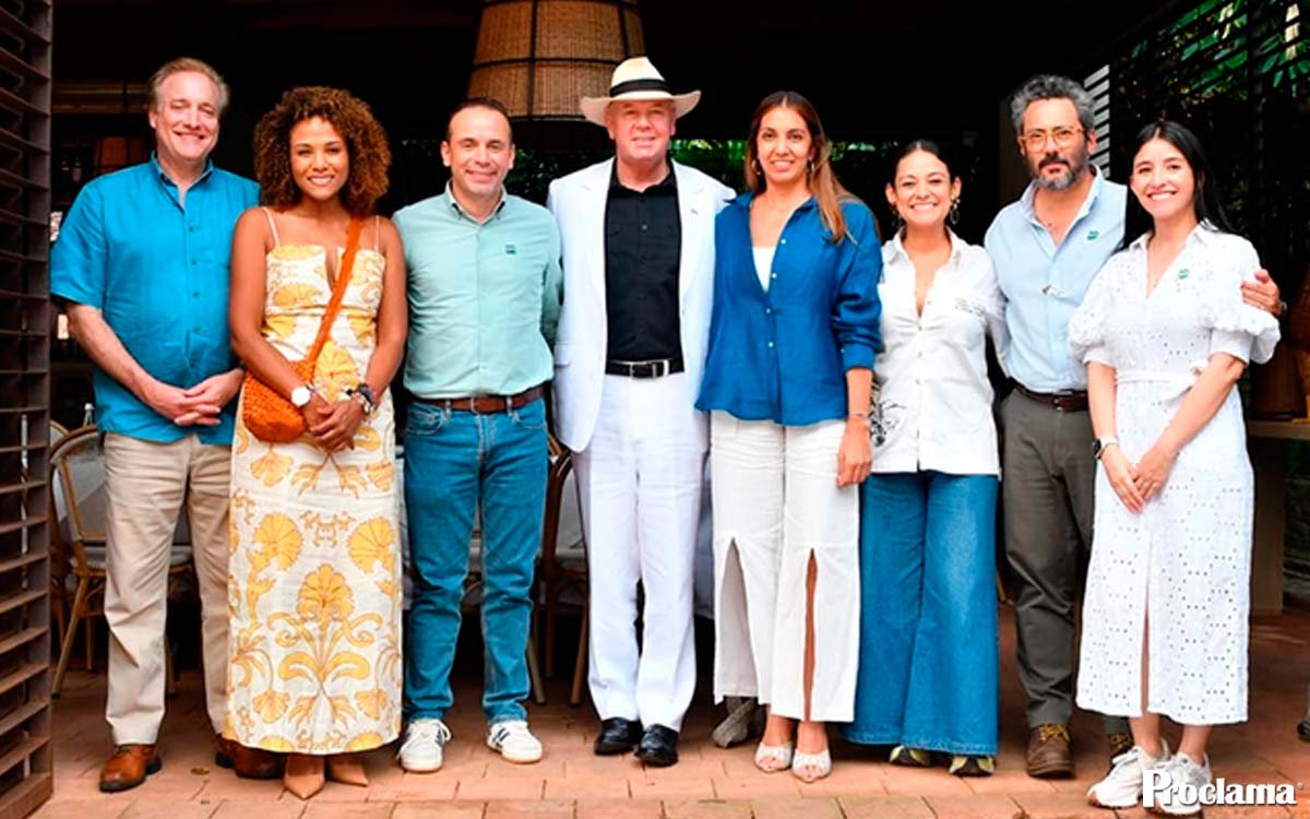Embajador-McNamara-visita-el-Barrio-Obrero-de-Cali-2.jpg