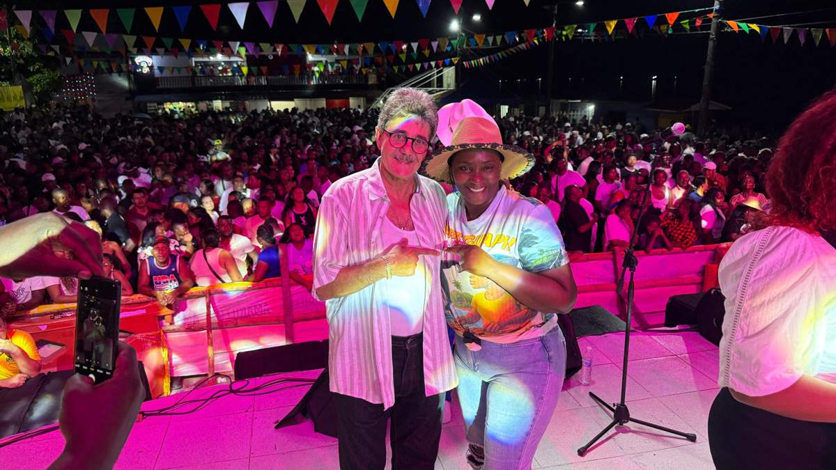 Guapi-vibro-con-un-gran-concierto-en-honor-a-las-Fiestas-de-La-Purisima3.jpg