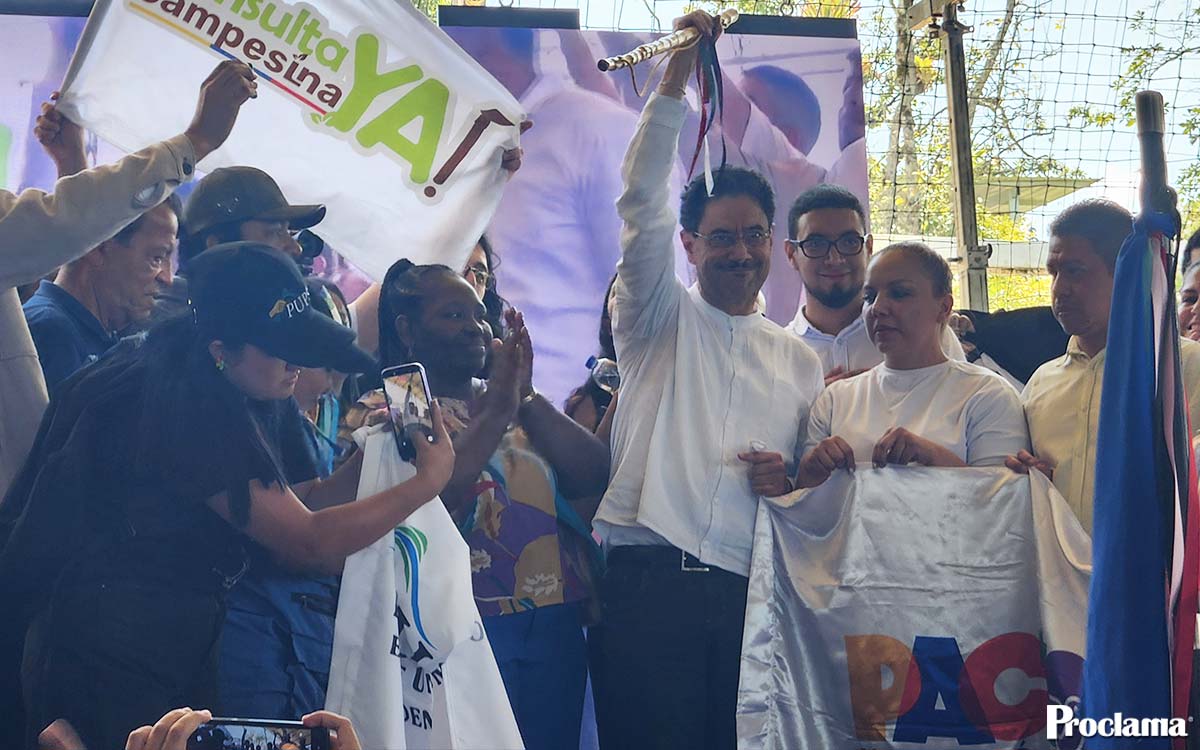 Ivan-Cepeda-aterriza-agenda-de-dialogo-en-Popayan1.jpg