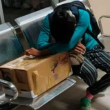Bebé entregada en caja abre debate en Ecuador